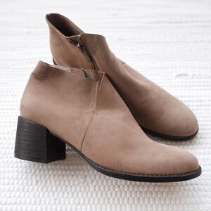 Eileen Fisher Leather Ankle Booties Taupe Block Heel Zip Size 8